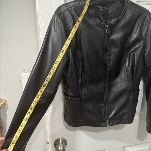 Zara Women's Black Leather Jacket - Picture 5 of 7